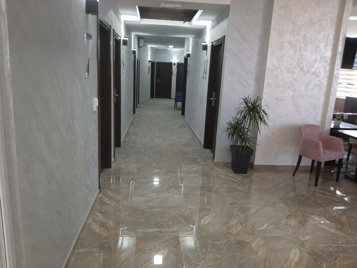 Hotel Usce Šabac エクステリア 写真