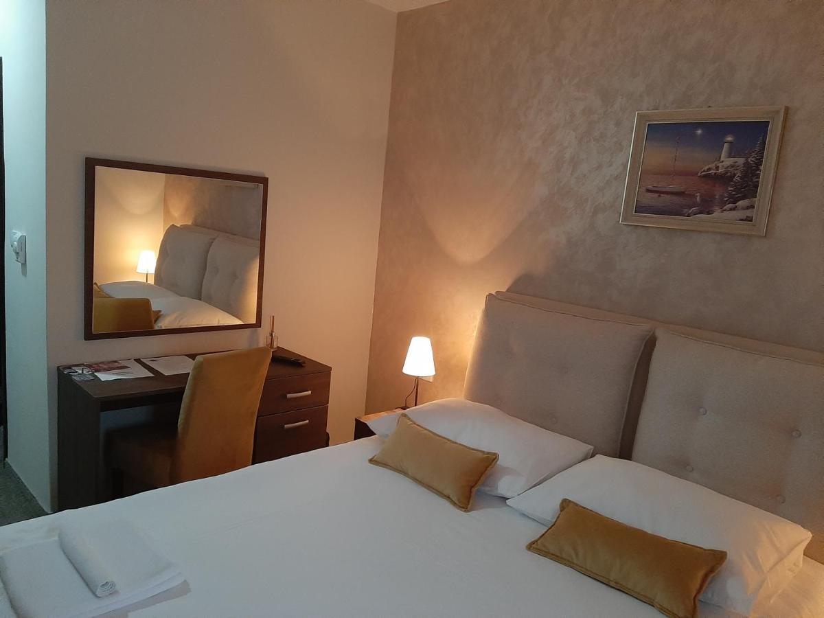 Hotel Usce Šabac エクステリア 写真