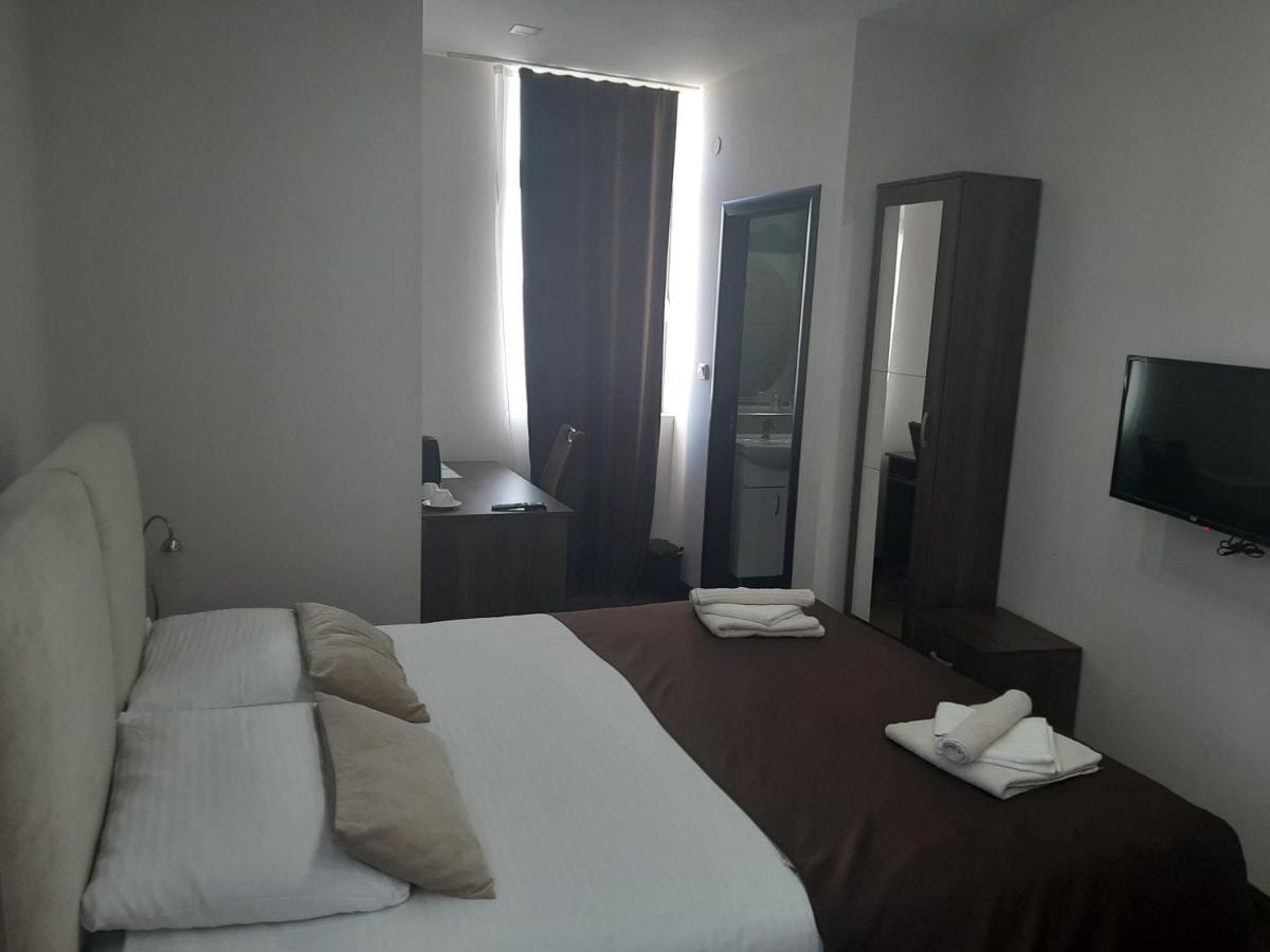 Hotel Usce Šabac エクステリア 写真